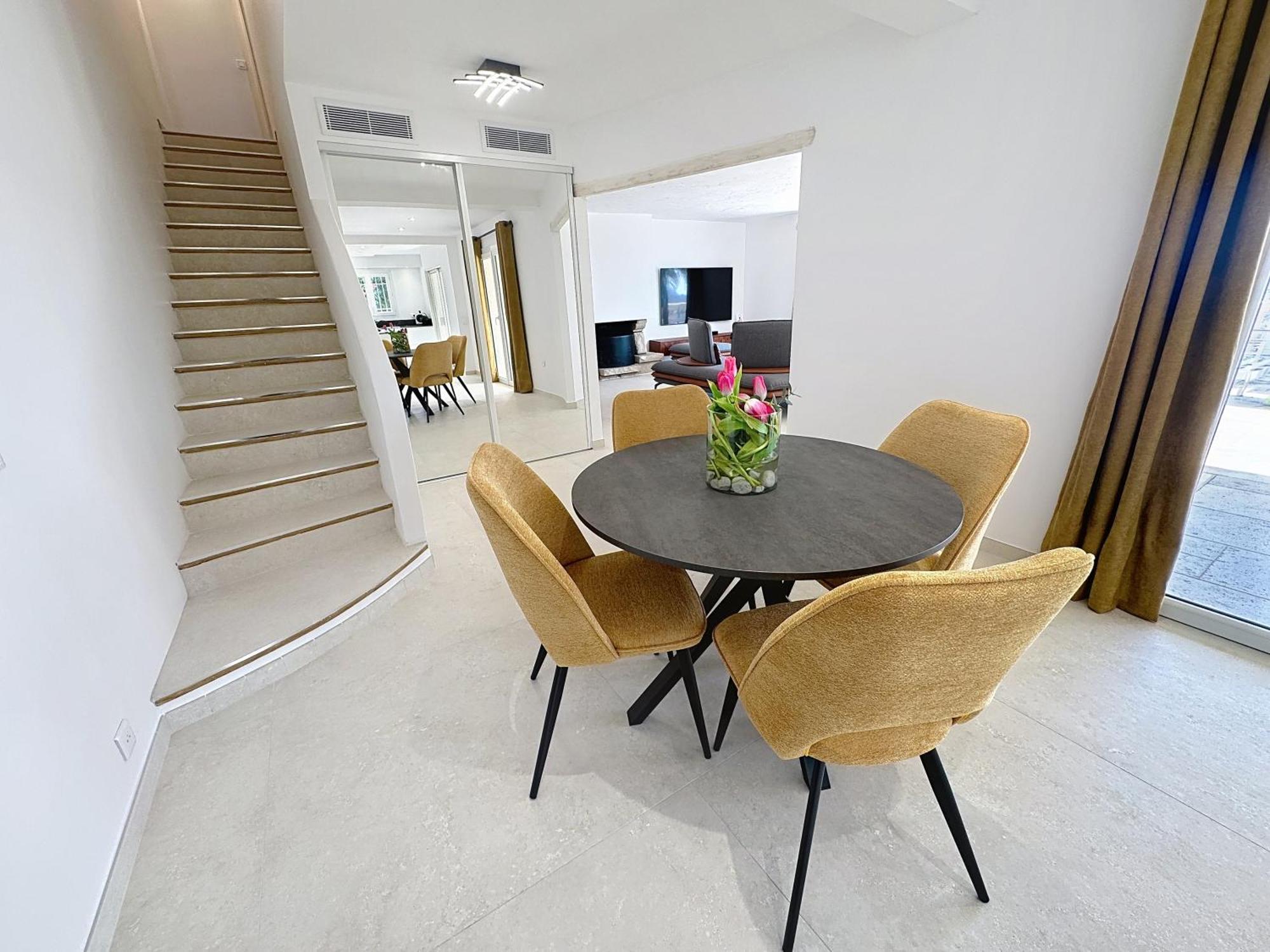 3 Bedrooms Villa Near Cannes - Pool & Jacuzzi - Sea View Мандельё-ла-Напуль Экстерьер фото