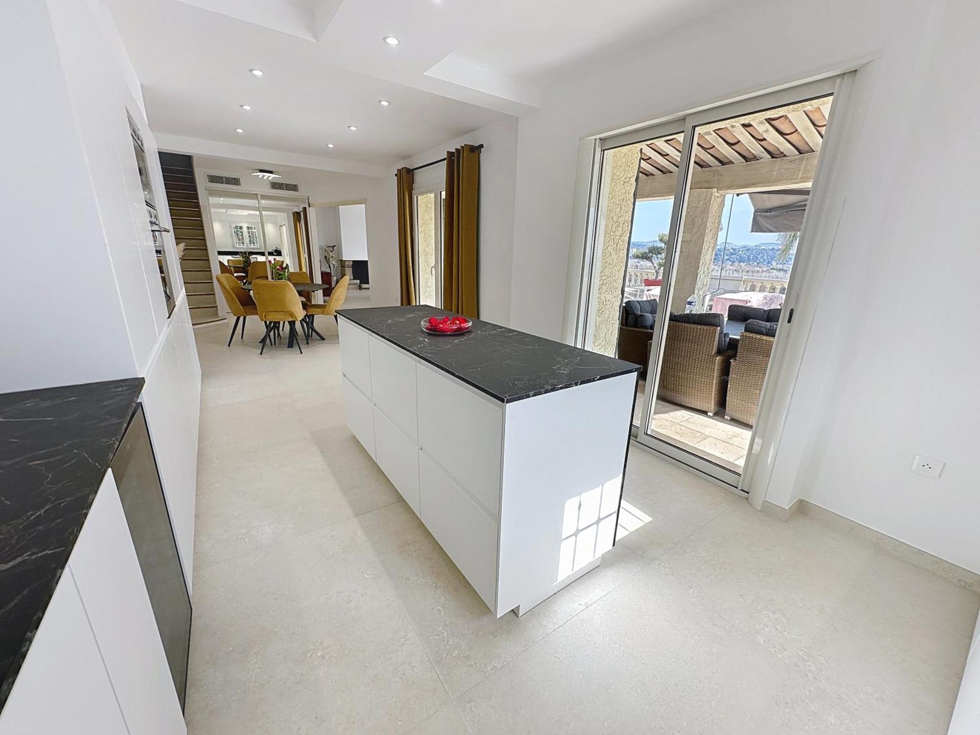 3 Bedrooms Villa Near Cannes - Pool & Jacuzzi - Sea View Мандельё-ла-Напуль Экстерьер фото